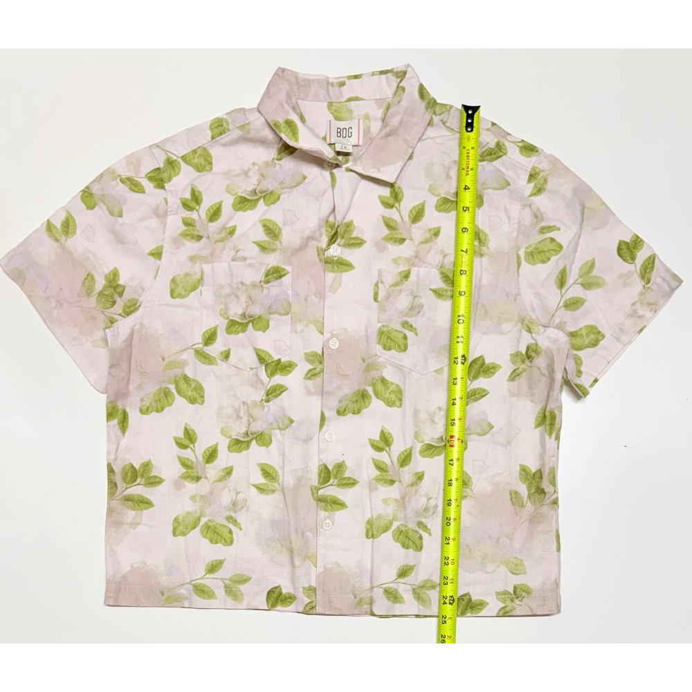 BDG Urban Outfitters Floral Leaf Print Boxy Cropped Button Down Shirt Large NWT